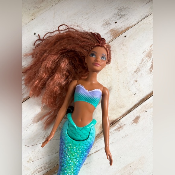 DISNEY Ariel The Little Mermaid collectible doll Halle Bailey live action 2022 - Picture 9 of 10